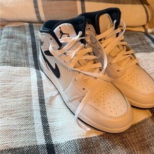 Nike Kids Sneakers in White and Black